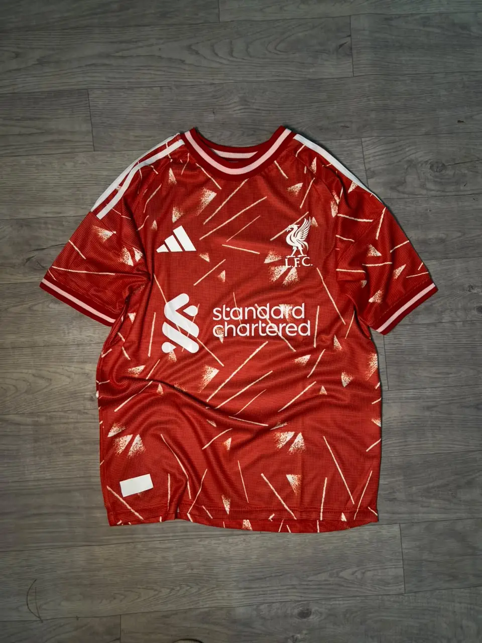 قميص ليفربول الأساسي 2026/27 بشعارات ثري دي TH-125