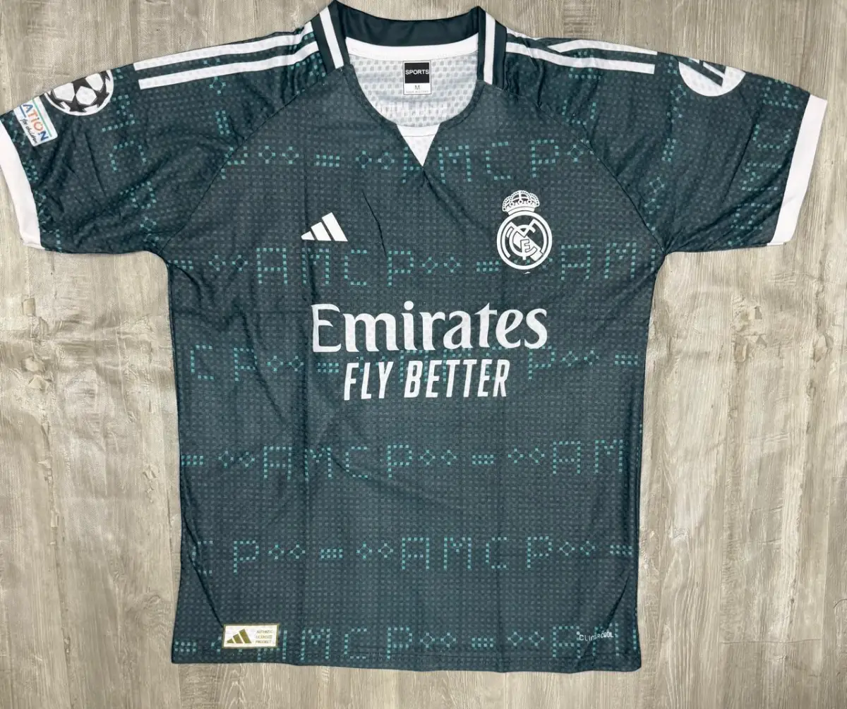 قميص ريال مدريد الاحتياطي 2026/27 (عرض)