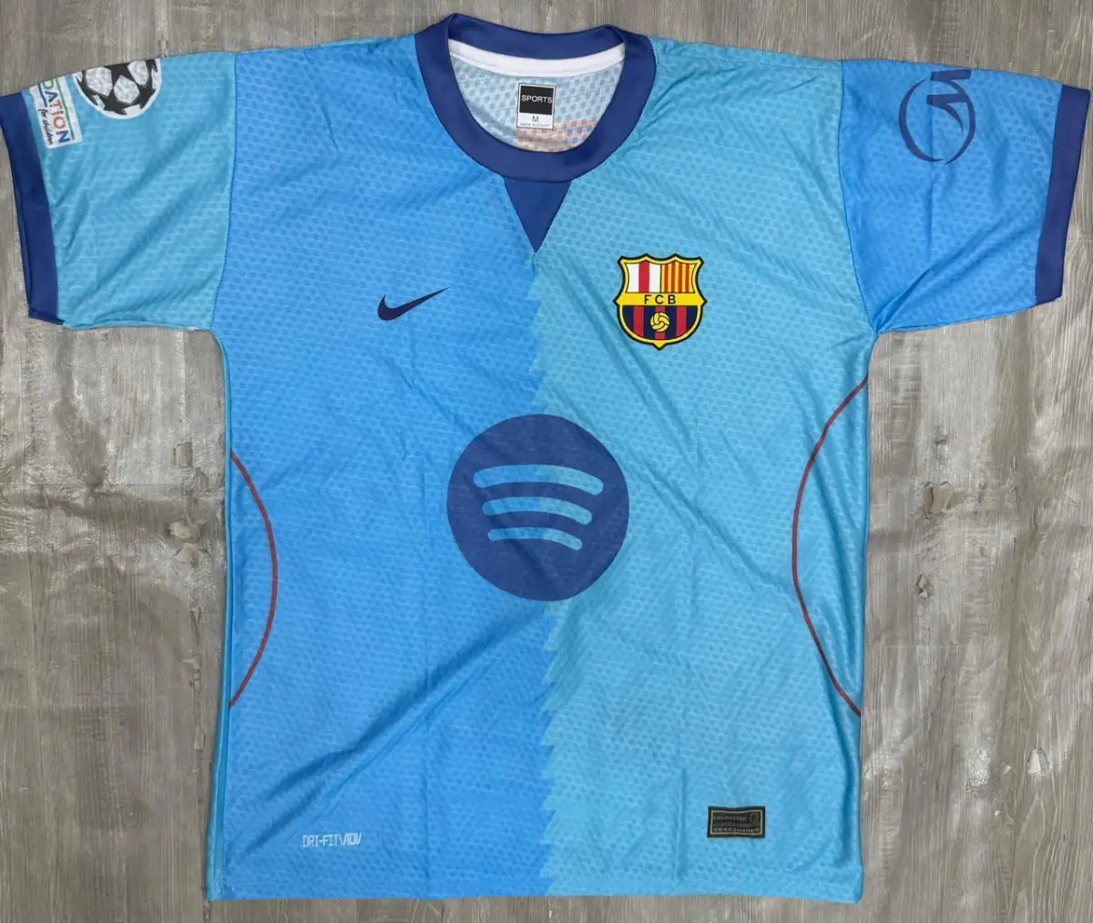 قميص برشلونة الثالث 2026/27 بالشعار المعدل (عرض)