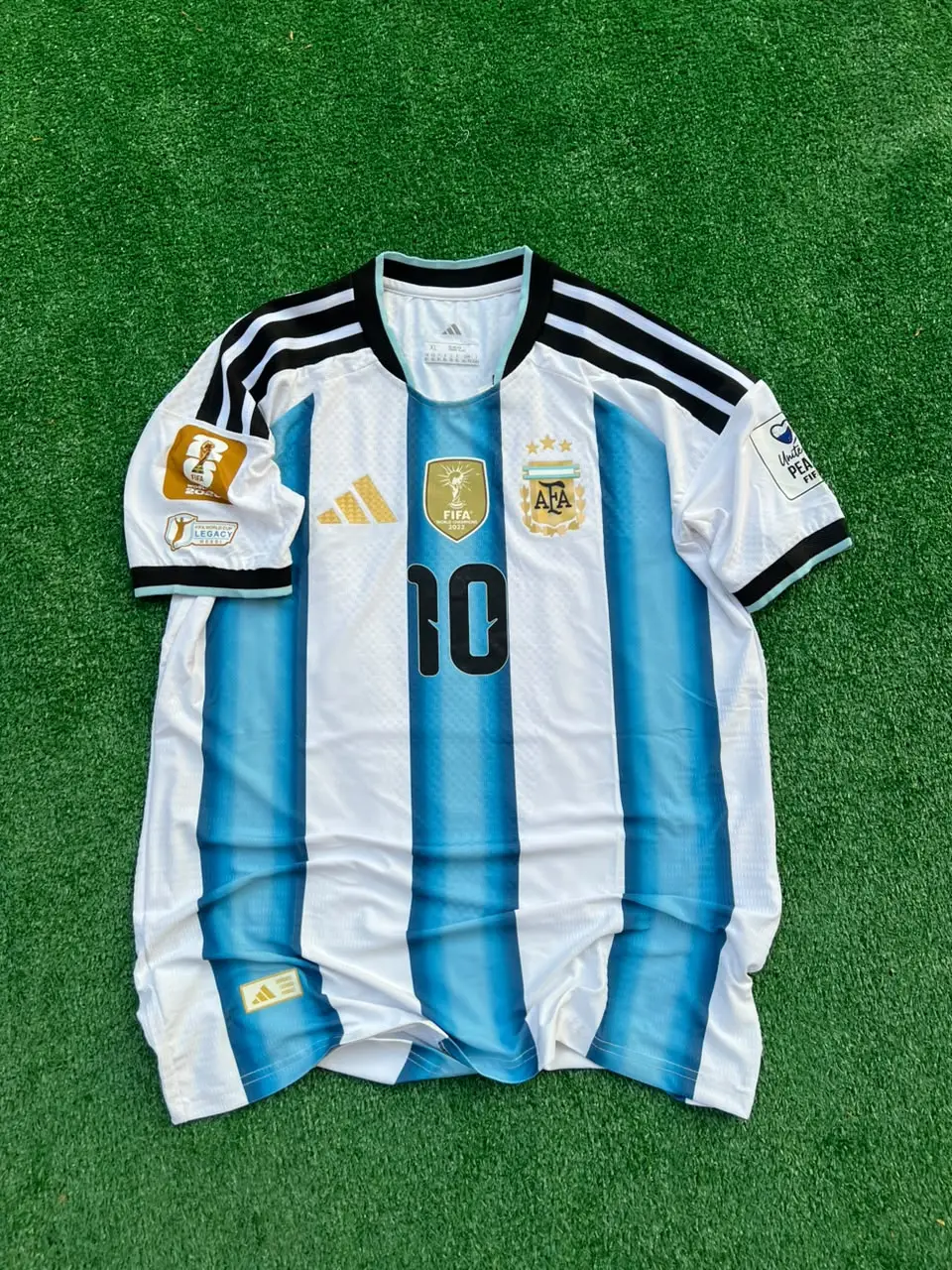 قميص منتخب الأرجنتين الأساسي 2026/27 مع طباعة ميسي 10 - نسخة كأس العالم PE-35
