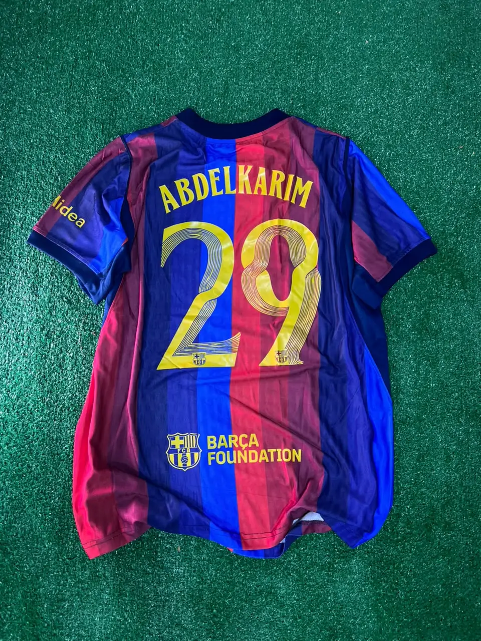 قميص برشلونة الأساسي 2026/27 مع طباعة عبد الكريم 29 وبالشعار المعدل BE-152