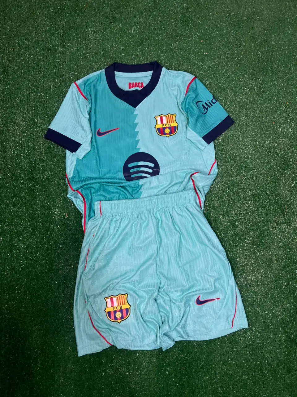 طقم برشلونة الثالث 2026/27 للأطفال - نسخة اللاعبين الاقتصادية