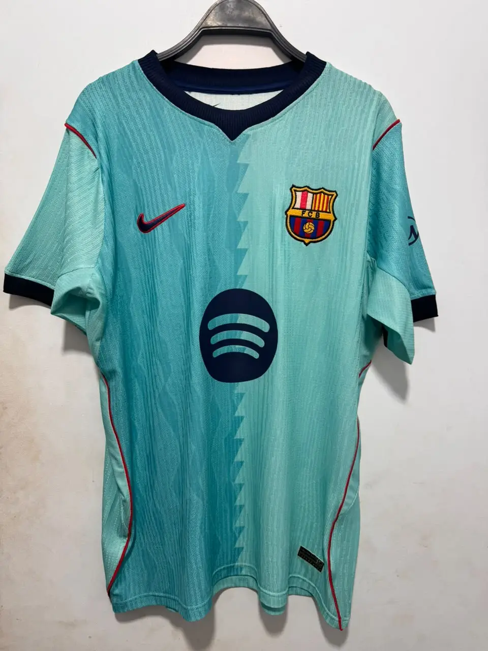 قميص برشلونة الثالث 2026/27 بالشعار المعدل BE-157
