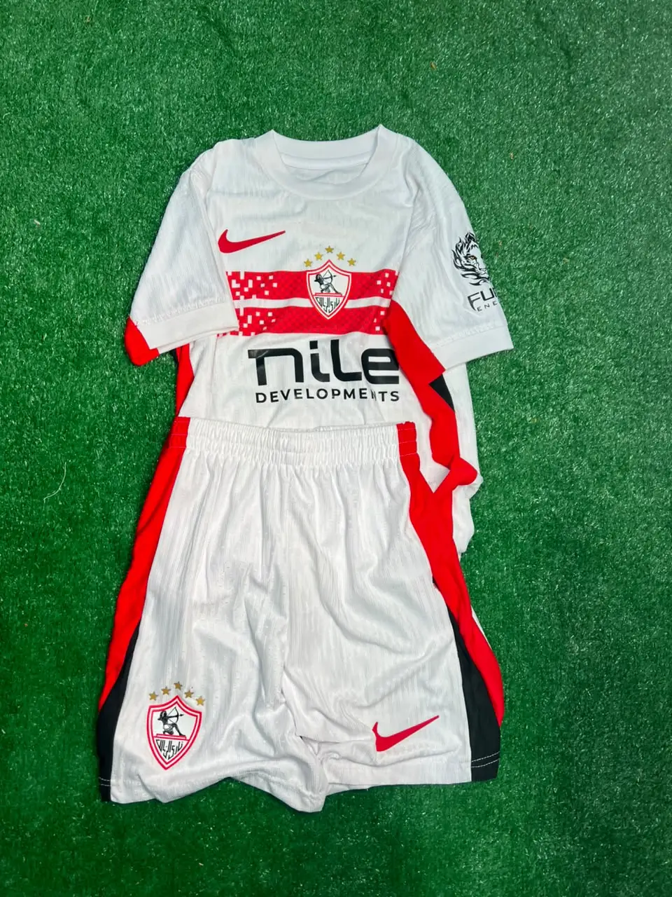 طقم الزمالك الأساسي 2026/27 للأطفال - نسخة اللاعبين الاقتصادية