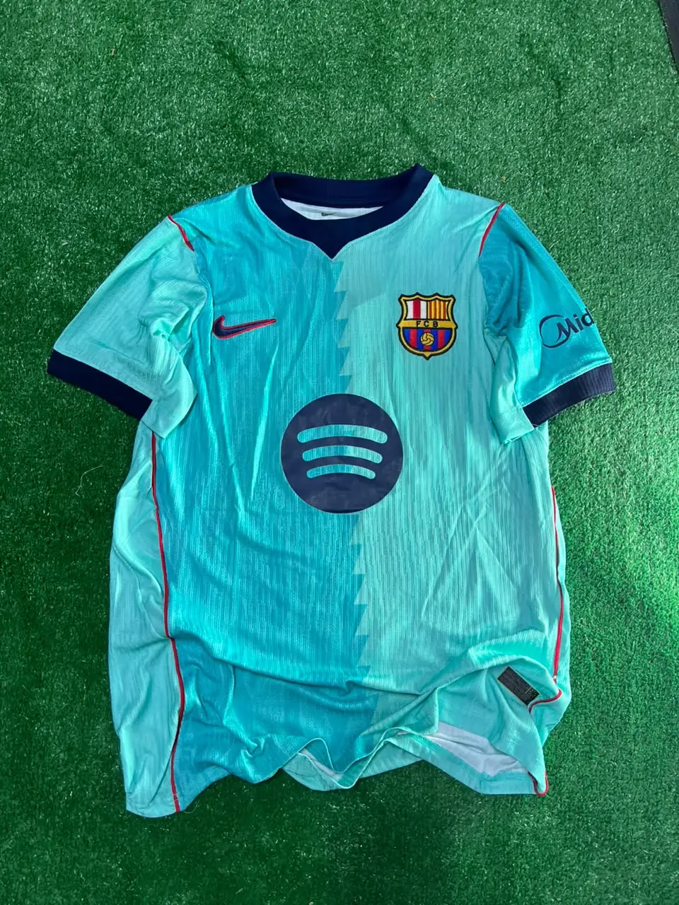 قميص برشلونة الثالث 2026/27 بالشعار المعدل BE-157