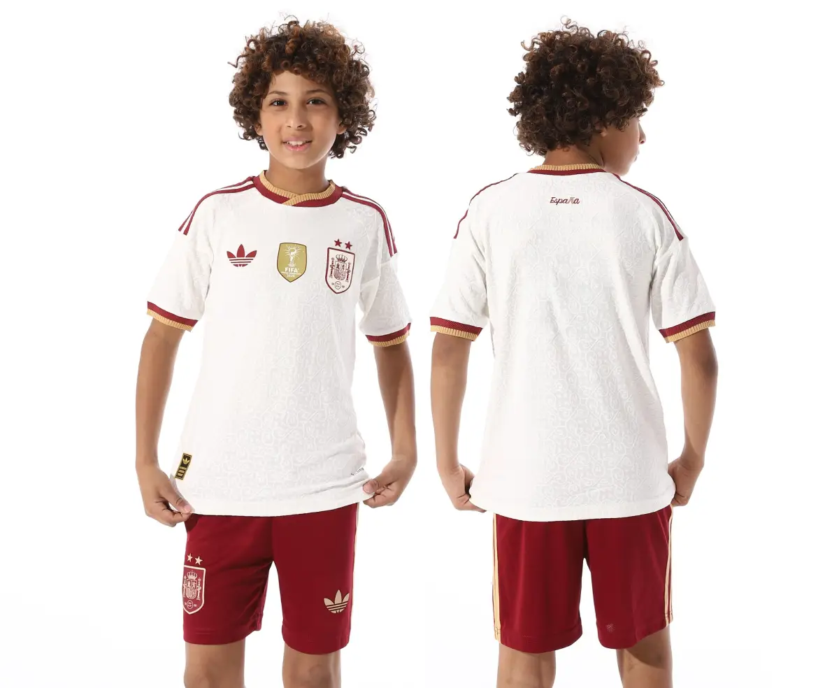 طقم منتخب إسبانيا الاحتياطي 2026/27 للأطفال - نسخة أبطال العالم (نسخة اللاعبين الاقتصادية)