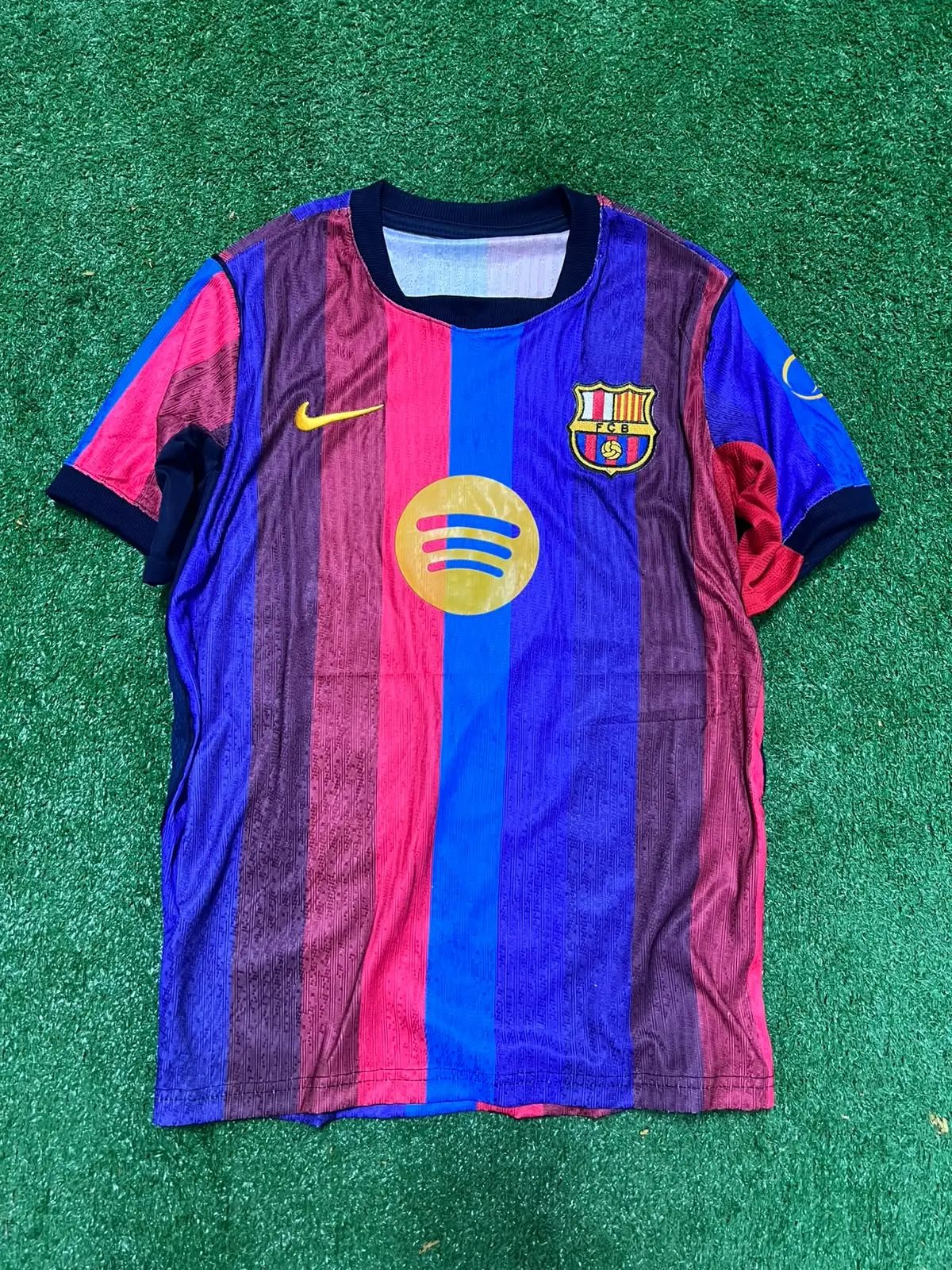 قميص برشلونة الأساسي 2026/27 بالشعار المعدل AT-266